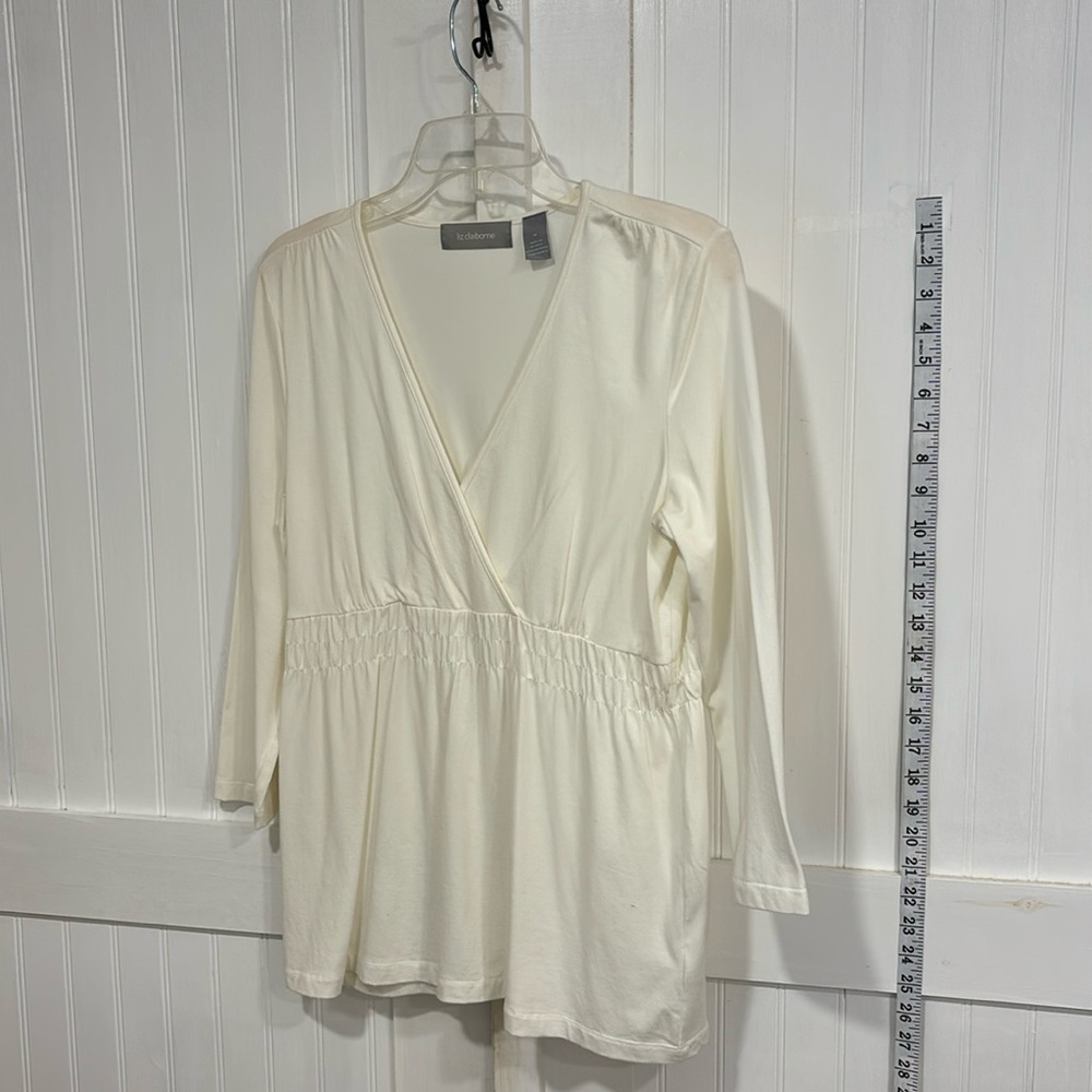 Liz Claiborne 3/4 sleeve light cream, v-neck crisscross top, accented waist M